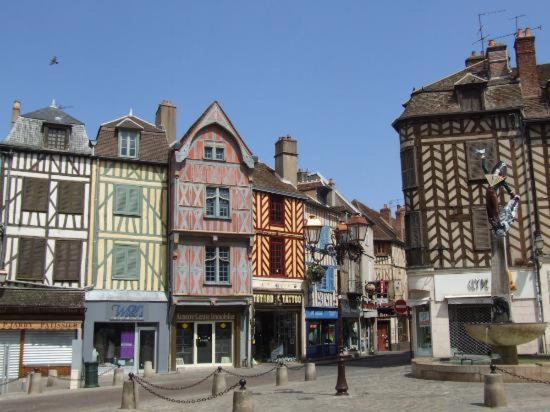 Modernite Coeur Du Centre-Ville Auxerre Luaran gambar