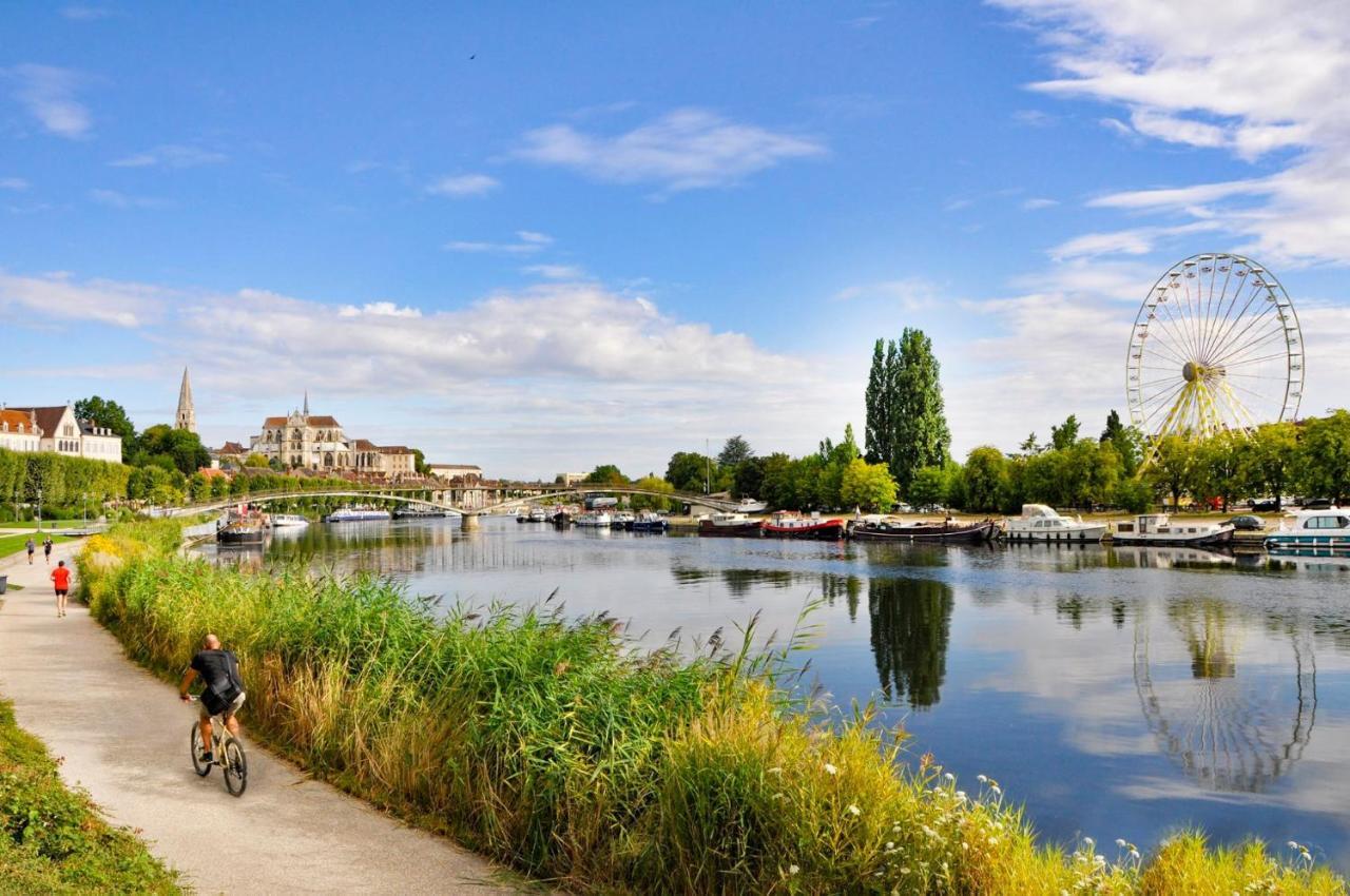 Modernite Coeur Du Centre-Ville Auxerre Luaran gambar